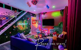 King Bed / Free Parking / Arcade / Bbq / Patio